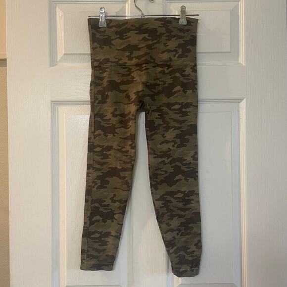 SPANX Look at Me Now Cropped Seamless Leggings Camo size Large - Picture 5 of 9